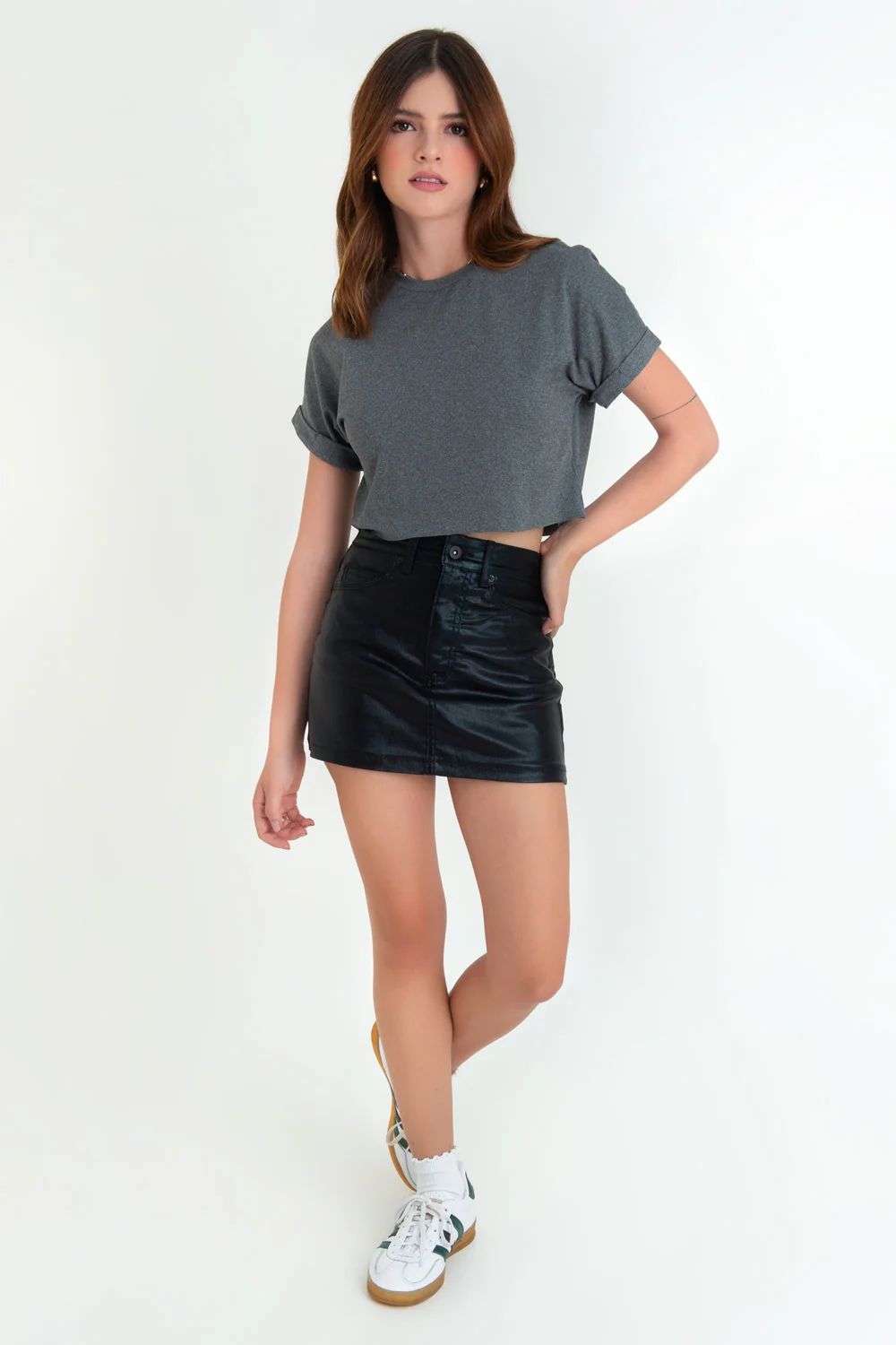 Falda short corto metalizado de fit recto