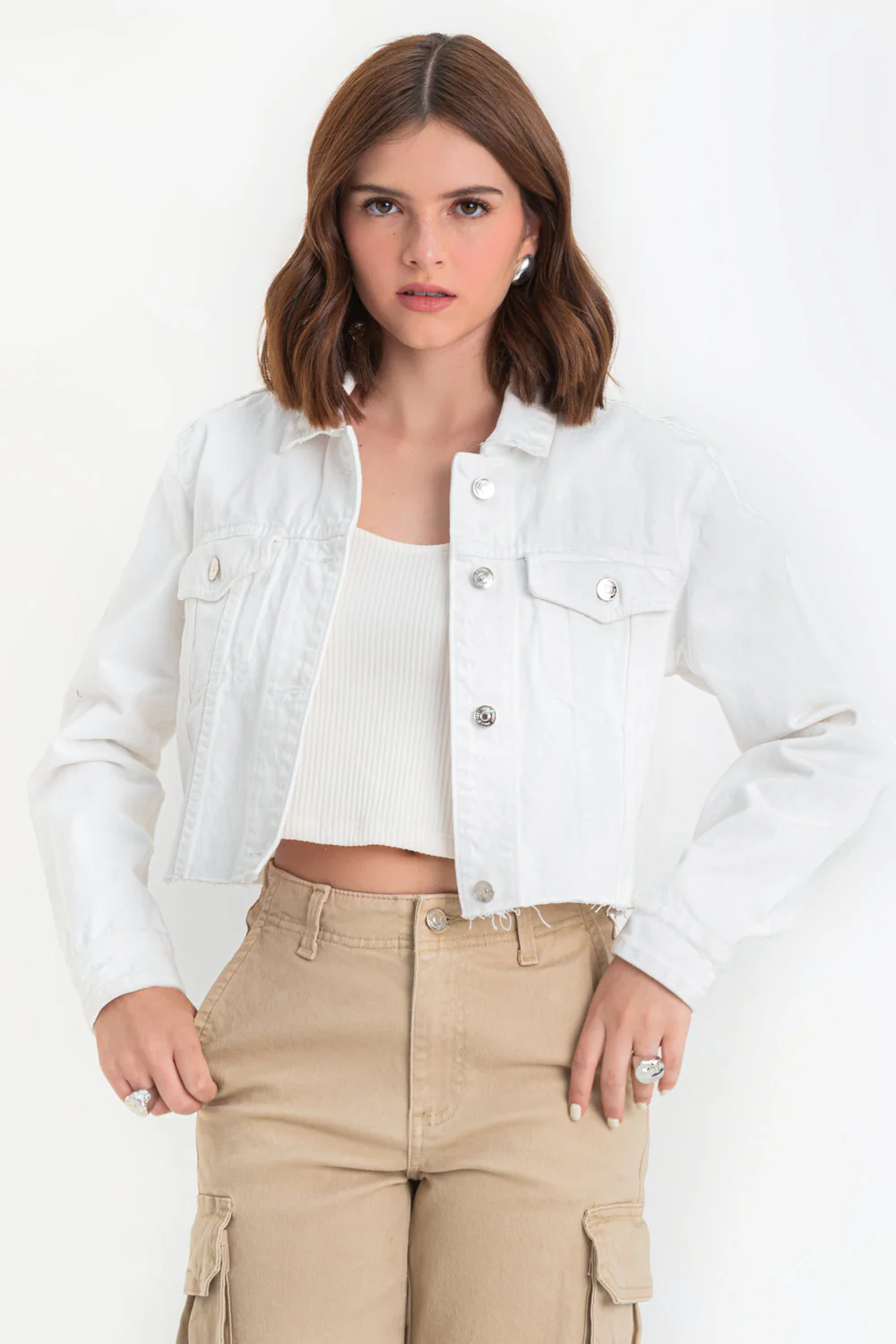 Chamarra corta de denim fit recto con rotos