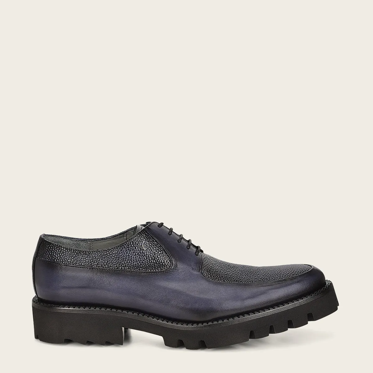 Zapatos de vestir en piel genuina.