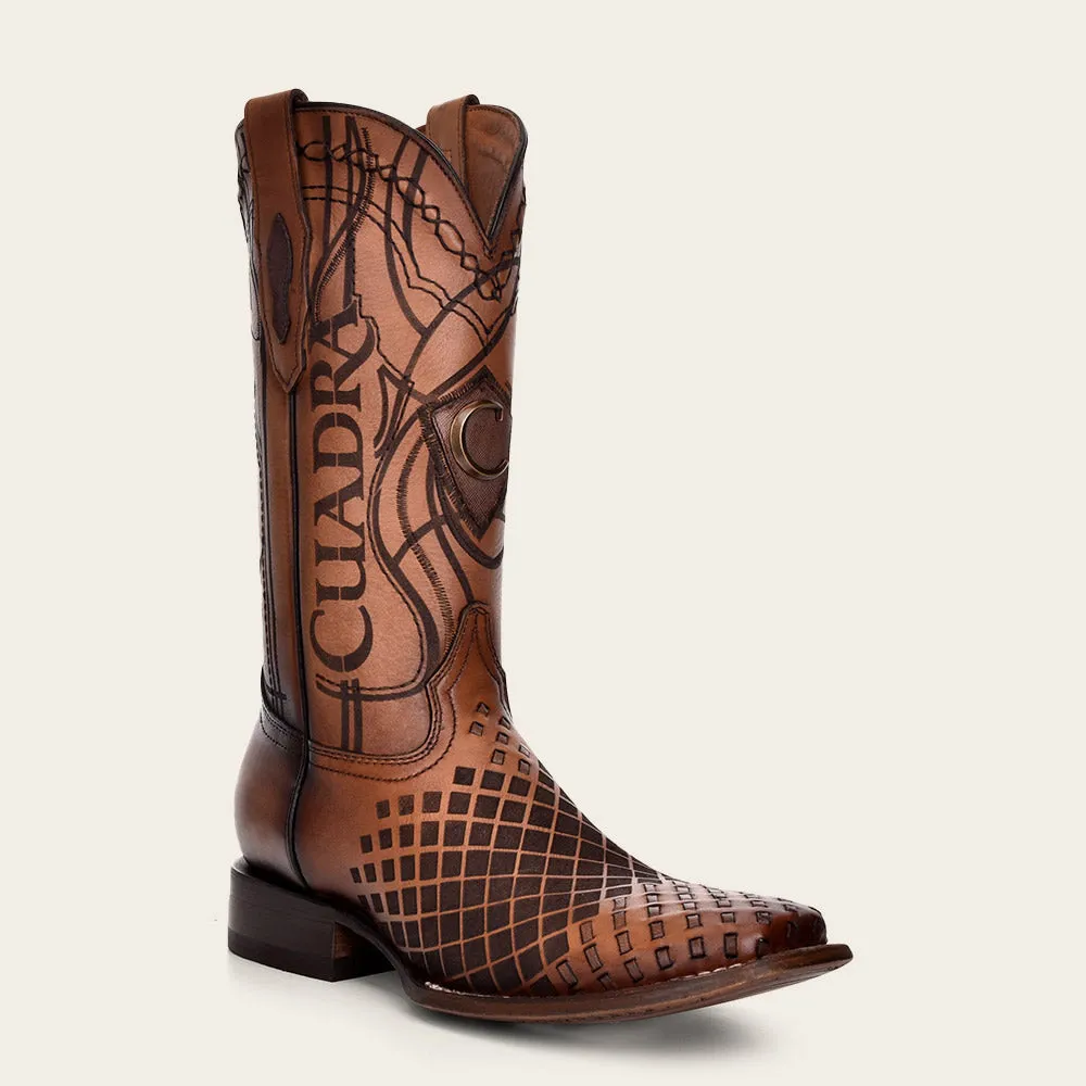 Bota de piel con grabado para caballero